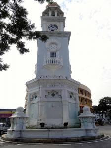 Malaysia | Nahaufnahme des Uhrturms in Georg Town auf Penang