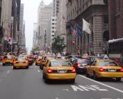Gelbe Taxis in Downtown Manhattan New York