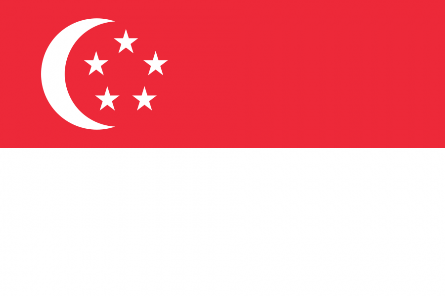 Singapur Reise- und Länderinformation. Singapur Flagge. Halb rot und halb weiß gestreift, mit einem weißen Halbmond und fünf Sternen in der weißen Hälfte