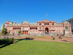 Buenos Aires | Sehenswürdigkeiten: Der rosafarbene Präsidentenpalast am Plaza de Mayo hat seinen Namen "Casa Rosada" verdient