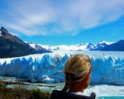 Argentinien | Patagonien, Karin blickt auf den Perito-Moreno-Gletscher bei El Calafate