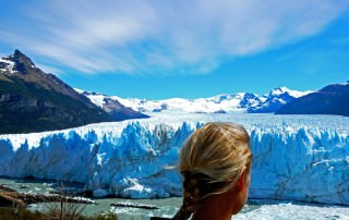 Argentinien | Patagonien, Karin blickt auf den Perito-Moreno-Gletscher bei El Calafate