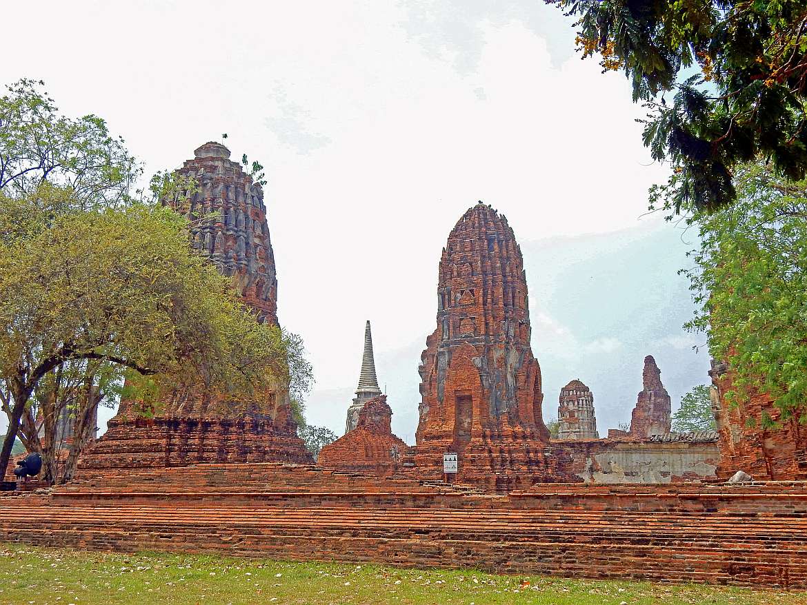 Thailand | Wat Manhathat in Ayutthaya