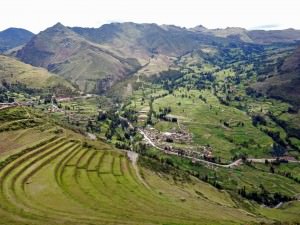 Peru | Heiliges Tal, Ruinen von Pisac. Panorama auf die terrassenförmig angelegte Inka-Ruine mit ins Tal