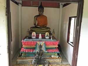 Thailand | Koh Phangan, Wat Khao Tham, zwei Buddha-Statuen in Schneidersitz