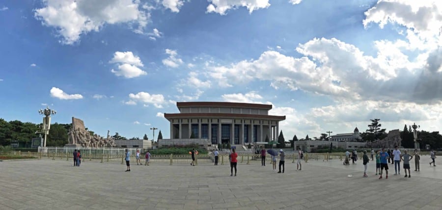 Panorama des Mao Mausoleum am Tiananmen Platz in Peking