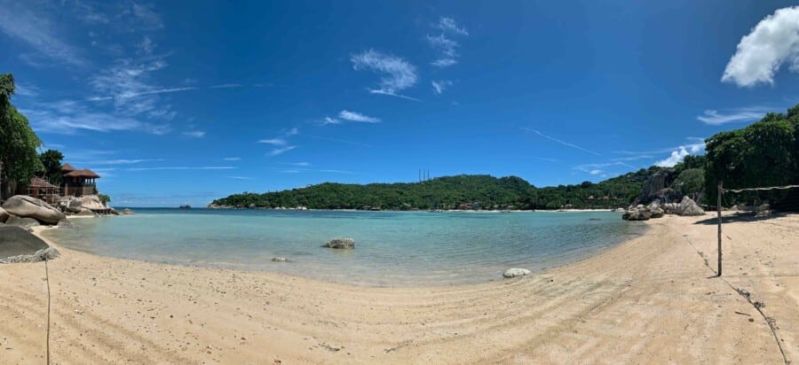 Panorama des Freedom Beach Koh Tao, einer der beliebtesten Strände der Insel