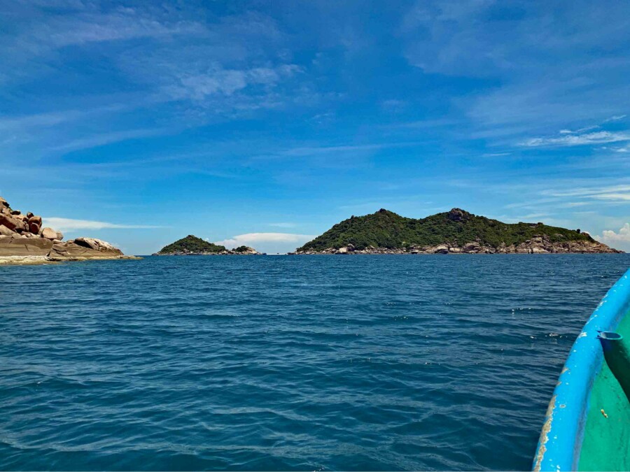 Blick auf Koh Nang Yuan vom Longtail Boot aus