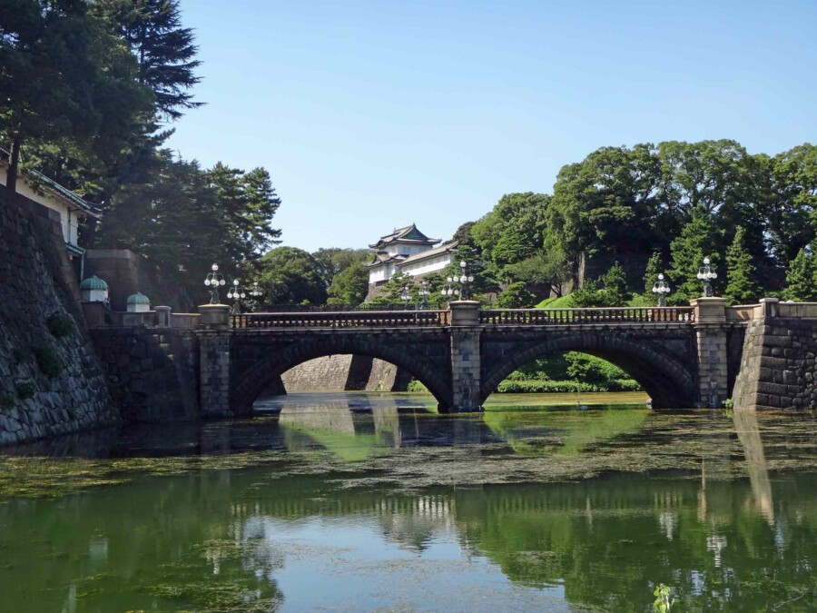 Der Kaiserpalast in Tokio liegt auf dem ehemaligen Geländer der Burg Edo