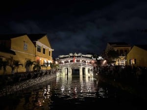 Sehenswürdigkeiten & Tipps: Vietnam Hoi An Old Town Japanese Covered Bridge Cau Temple Old Town night