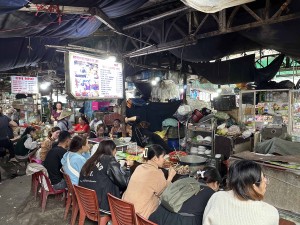 Vietnam Hue Tipps: Dong Ba Markt Bun Bo Hue