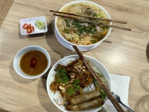 Essen in Vietnam Tipps: Zwei Highlights der vietnamesischen Küche: Bun Thit-Nuong und Pho Bo Hue